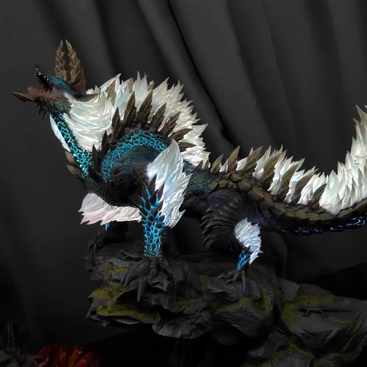 Monsterhunter Thunder Wolf Dragon Figure GK  Model Luminous Figures